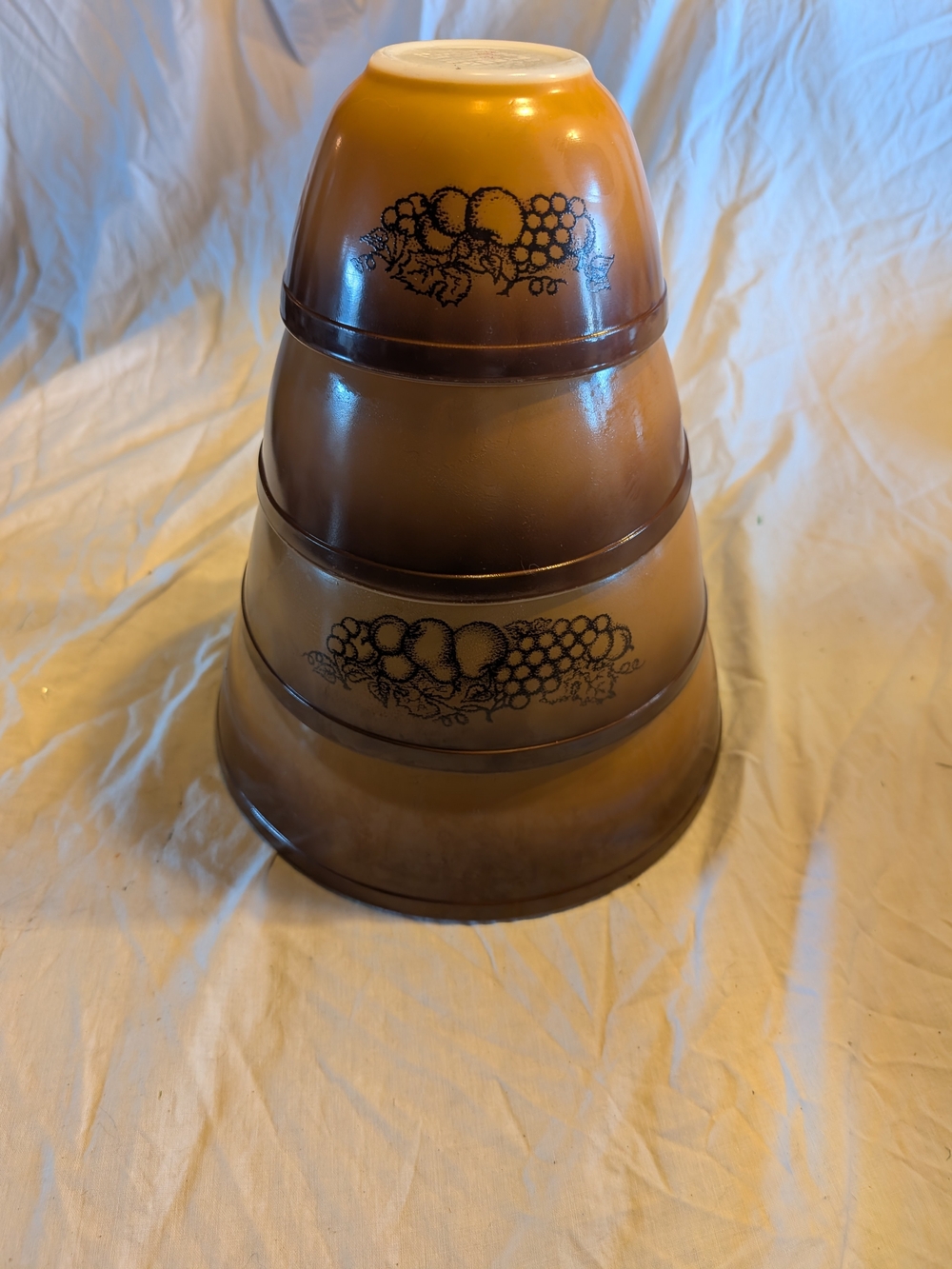 2/160$ Pyrex Amber Stackable Mixing Bowl Set with Fruit Motif